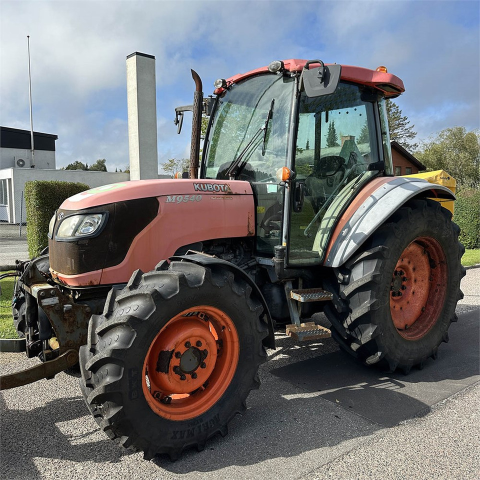 Kubota M 9540 2/4 WD - Traktori: kuva Kubota M 9540 2/4 WD - Traktori Kubota M 9540 2/4 WD - Traktori: kuva Kubota M 9540 2/4 WD - Traktori
