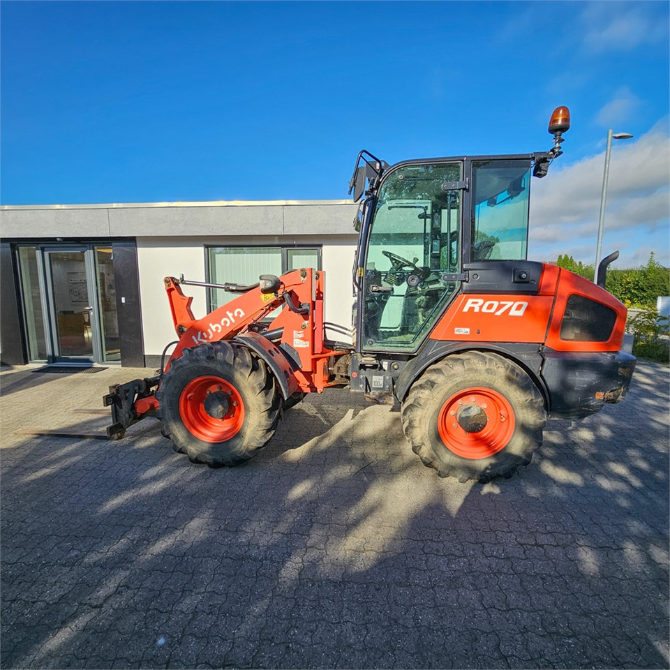 Kubota R070 - Pyöräkuormaaja: kuva Kubota R070 - Pyöräkuormaaja Kubota R070 - Pyöräkuormaaja: kuva Kubota R070 - Pyöräkuormaaja