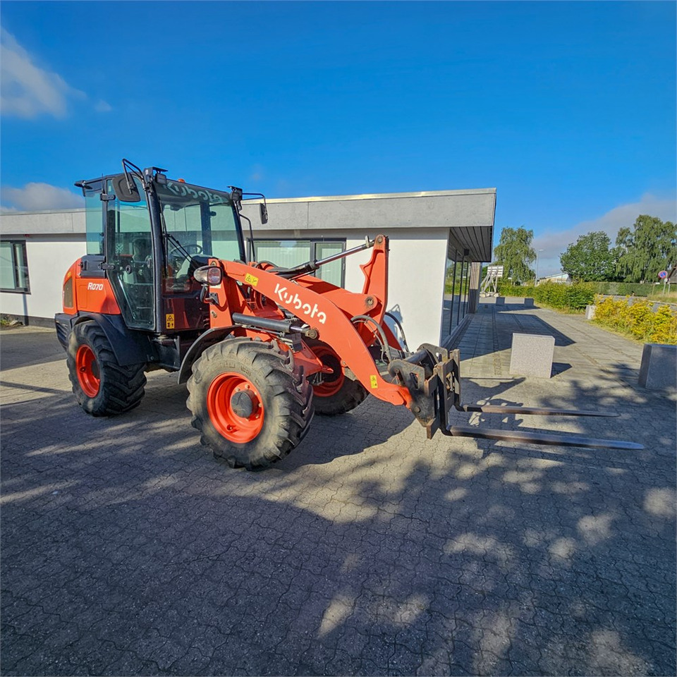Kubota R070 - Pyöräkuormaaja: kuva Kubota R070 - Pyöräkuormaaja Kubota R070 - Pyöräkuormaaja: kuva Kubota R070 - Pyöräkuormaaja