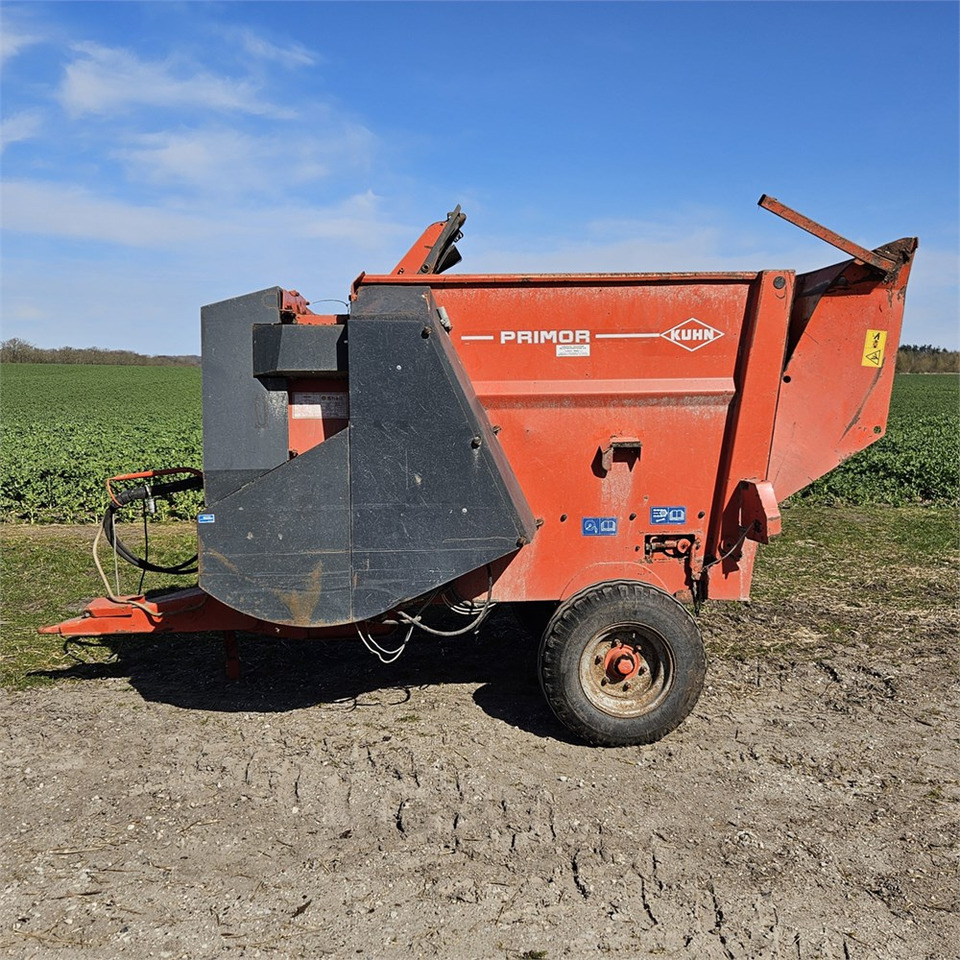 Kuhn PRI 3560 - Karjatalouskone: kuva Kuhn PRI 3560 - Karjatalouskone Kuhn PRI 3560 - Karjatalouskone: kuva Kuhn PRI 3560 - Karjatalouskone