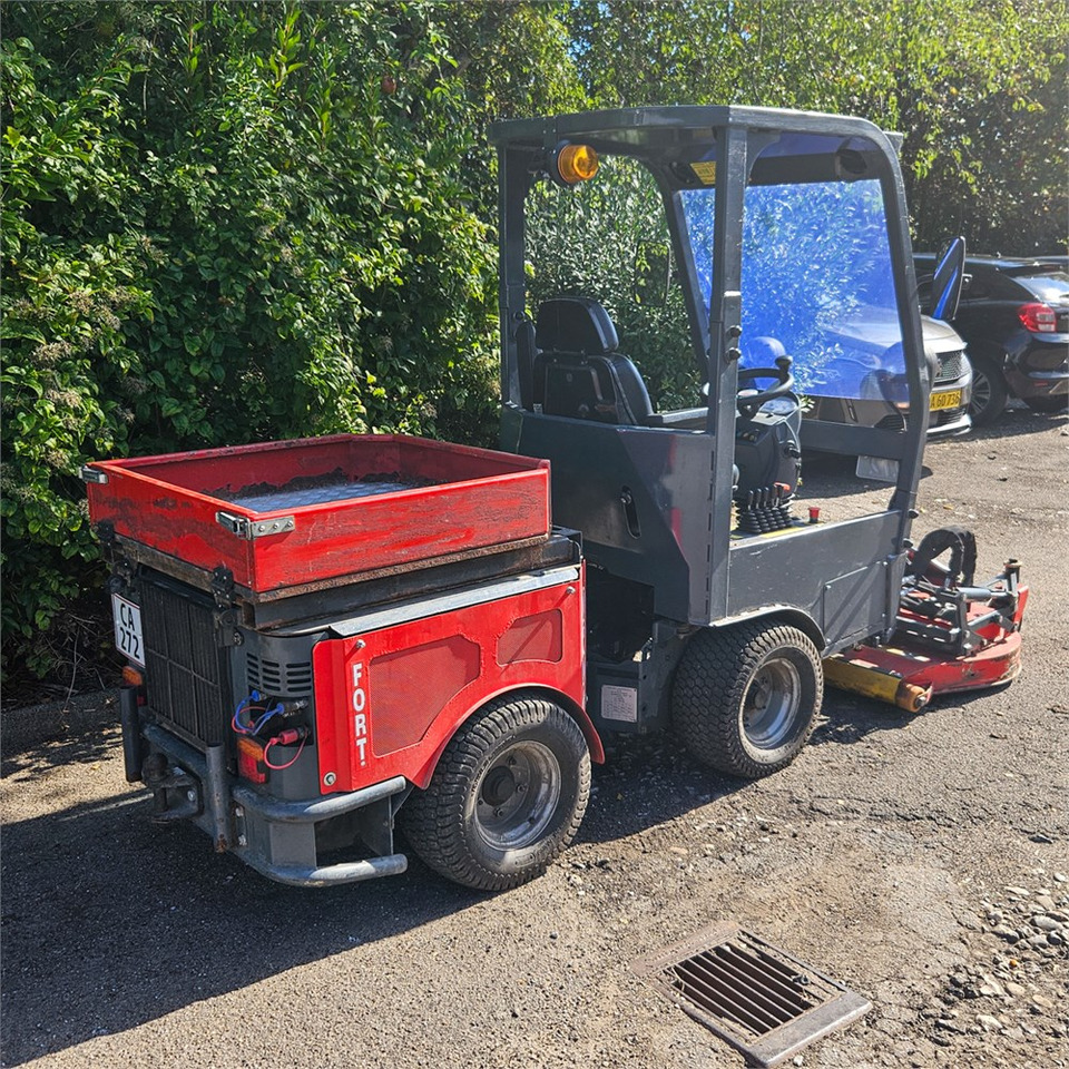 Fort MPM 30 D - Kunnallis-/ Erikoisajoneuvot: kuva Fort MPM 30 D - Kunnallis-/ Erikoisajoneuvot Fort MPM 30 D - Kunnallis-/ Erikoisajoneuvot: kuva Fort MPM 30 D - Kunnallis-/ Erikoisajoneuvot