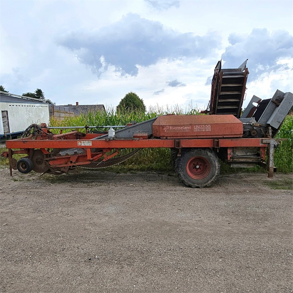 Kverneland UN 2200 - Perunannostokone: kuva Kverneland UN 2200 - Perunannostokone Kverneland UN 2200 - Perunannostokone: kuva Kverneland UN 2200 - Perunannostokone