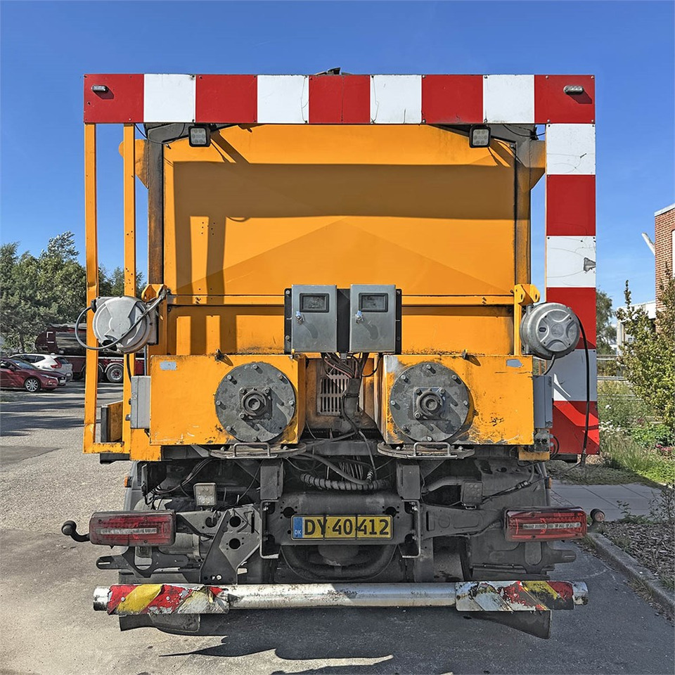MAN TG 35. 8x2-6 BL - Lava-kuorma-auto, Bitumin levittäjä: kuva MAN TG 35. 8x2-6 BL - Lava-kuorma-auto, Bitumin levittäjä MAN TG 35. 8x2-6 BL - Lava-kuorma-auto, Bitumin levittäjä: kuva MAN TG 35. 8x2-6 BL - Lava-kuorma-auto, Bitumin levittäjä