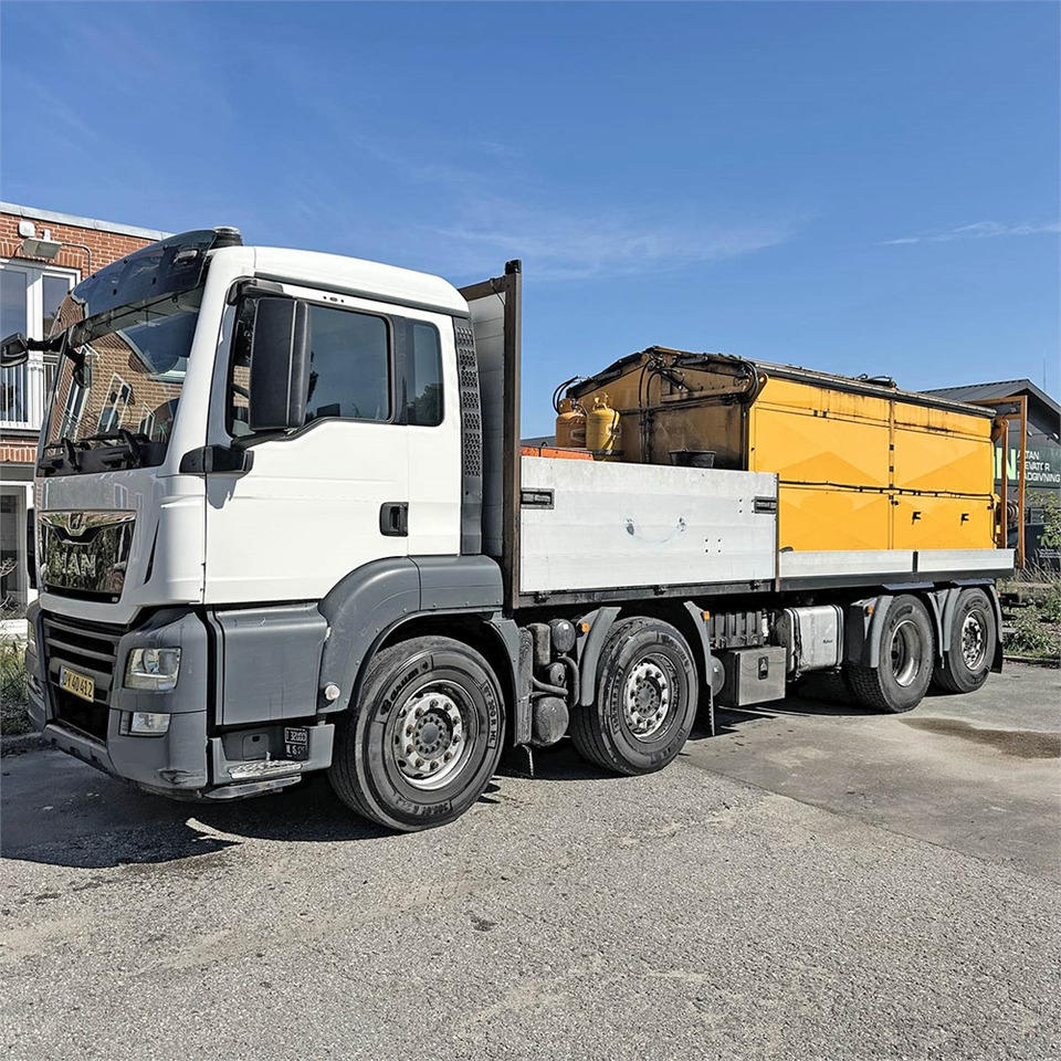 MAN TG 35. 8x2-6 BL - Lava-kuorma-auto, Bitumin levittäjä: kuva MAN TG 35. 8x2-6 BL - Lava-kuorma-auto, Bitumin levittäjä MAN TG 35. 8x2-6 BL - Lava-kuorma-auto, Bitumin levittäjä: kuva MAN TG 35. 8x2-6 BL - Lava-kuorma-auto, Bitumin levittäjä