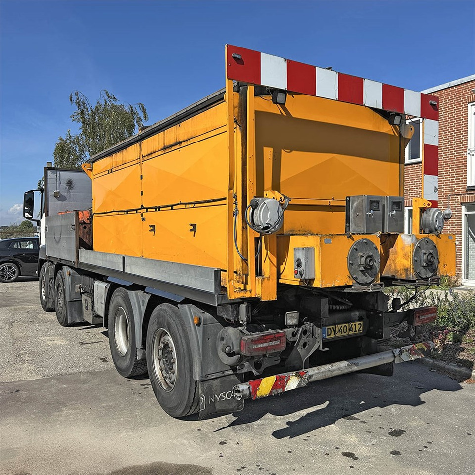 MAN TG 35. 8x2-6 BL - Lava-kuorma-auto, Bitumin levittäjä: kuva MAN TG 35. 8x2-6 BL - Lava-kuorma-auto, Bitumin levittäjä MAN TG 35. 8x2-6 BL - Lava-kuorma-auto, Bitumin levittäjä: kuva MAN TG 35. 8x2-6 BL - Lava-kuorma-auto, Bitumin levittäjä