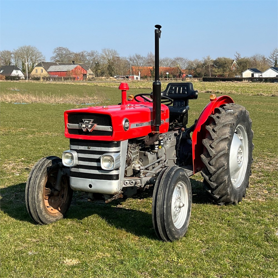 Massey Ferguson 135 Diesel - Traktori: kuva Massey Ferguson 135 Diesel - Traktori Massey Ferguson 135 Diesel - Traktori: kuva Massey Ferguson 135 Diesel - Traktori