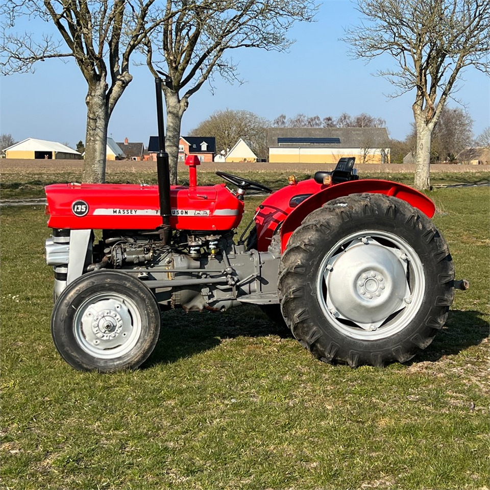 Massey Ferguson 135 Diesel - Traktori: kuva Massey Ferguson 135 Diesel - Traktori Massey Ferguson 135 Diesel - Traktori: kuva Massey Ferguson 135 Diesel - Traktori
