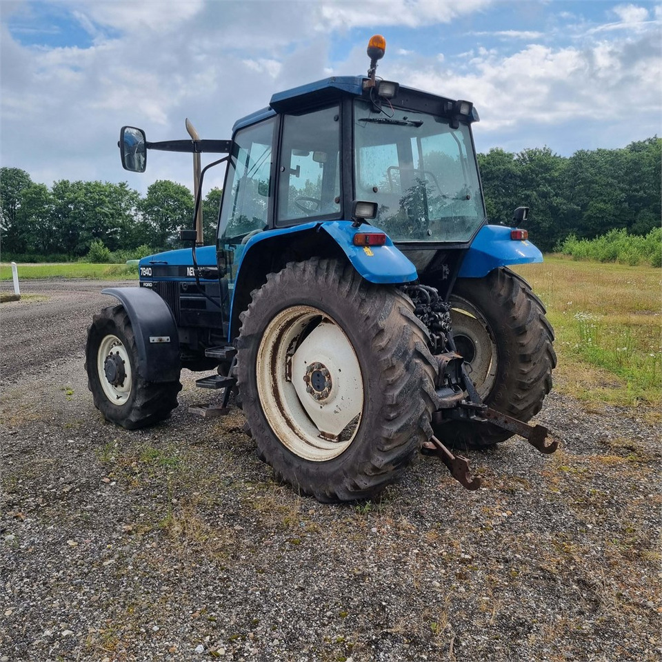 New Holland 7840 - Traktori: kuva New Holland 7840 - Traktori New Holland 7840 - Traktori: kuva New Holland 7840 - Traktori