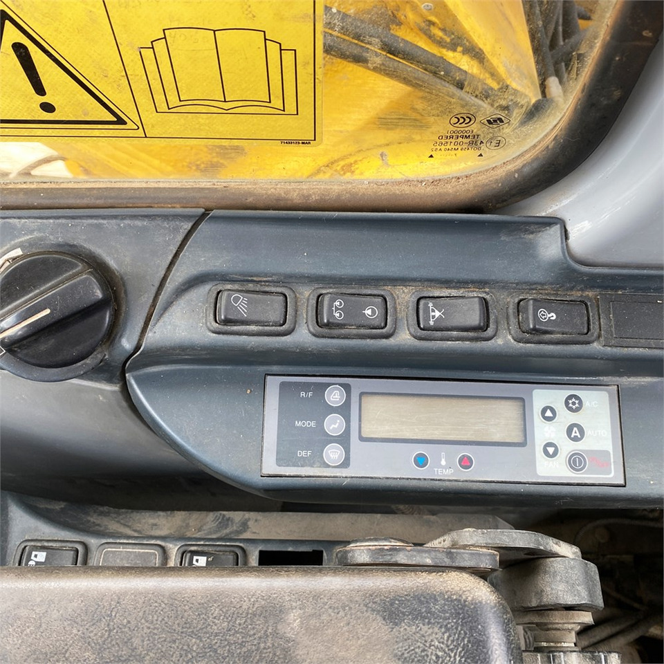 Telakaivukone New Holland E 265 B: kuva Telakaivukone New Holland E 265 B Telakaivukone New Holland E 265 B: kuva Telakaivukone New Holland E 265 B