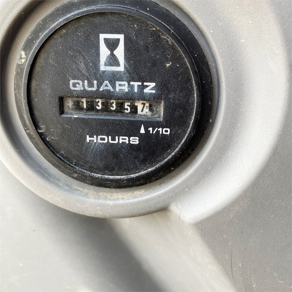 Telakaivukone New Holland E 265 B: kuva Telakaivukone New Holland E 265 B Telakaivukone New Holland E 265 B: kuva Telakaivukone New Holland E 265 B