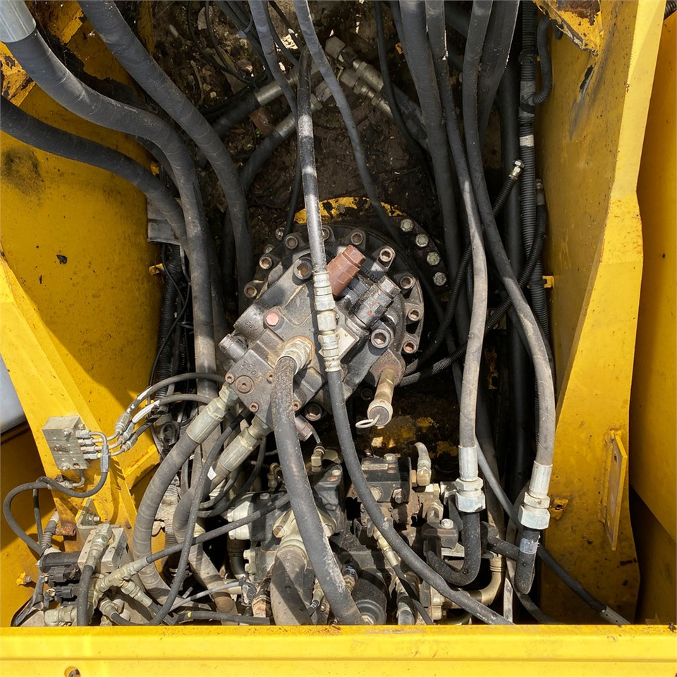 Telakaivukone New Holland E 265 B: kuva Telakaivukone New Holland E 265 B Telakaivukone New Holland E 265 B: kuva Telakaivukone New Holland E 265 B