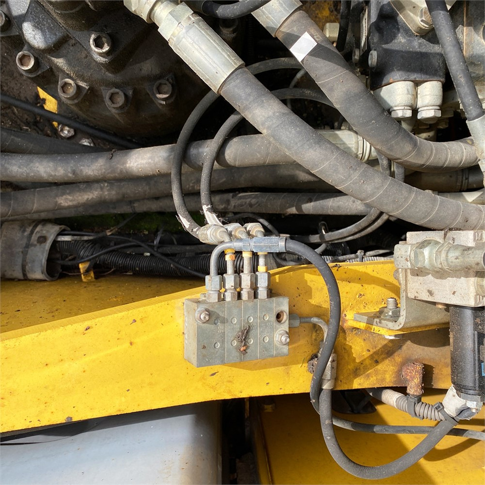 Telakaivukone New Holland E 265 B: kuva Telakaivukone New Holland E 265 B Telakaivukone New Holland E 265 B: kuva Telakaivukone New Holland E 265 B