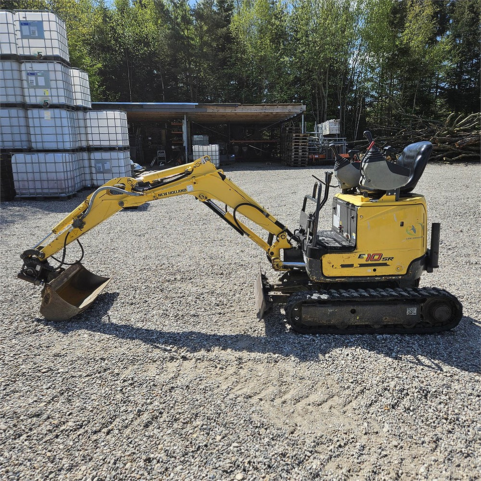 New Holland E10 SR - Minikuormaaja: kuva New Holland E10 SR - Minikuormaaja New Holland E10 SR - Minikuormaaja: kuva New Holland E10 SR - Minikuormaaja