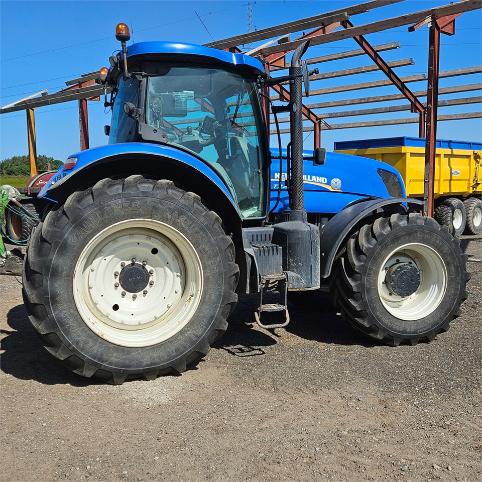 New Holland T7.235 Power Command - Traktori: kuva New Holland T7.235 Power Command - Traktori New Holland T7.235 Power Command - Traktori: kuva New Holland T7.235 Power Command - Traktori