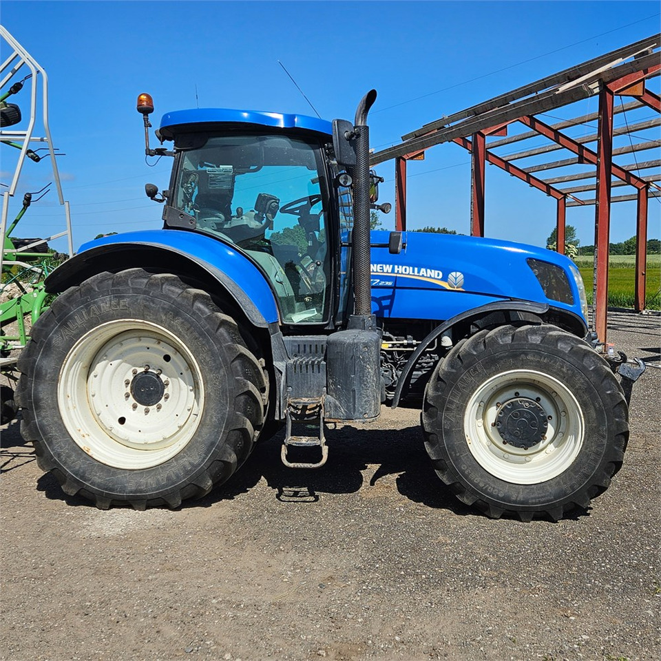 New Holland T7.235 Power Command - Traktori: kuva New Holland T7.235 Power Command - Traktori New Holland T7.235 Power Command - Traktori: kuva New Holland T7.235 Power Command - Traktori