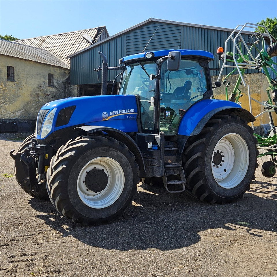 New Holland T7.235 Power Command - Traktori: kuva New Holland T7.235 Power Command - Traktori New Holland T7.235 Power Command - Traktori: kuva New Holland T7.235 Power Command - Traktori