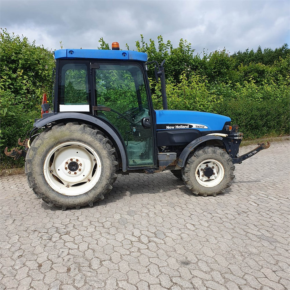 New Holland TN75 V - Traktori: kuva New Holland TN75 V - Traktori New Holland TN75 V - Traktori: kuva New Holland TN75 V - Traktori