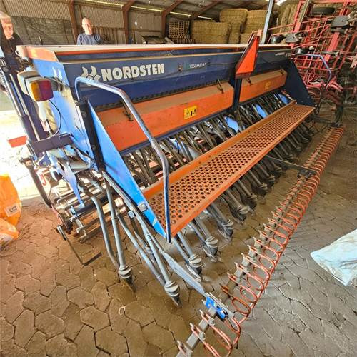 Nordsten NS 3040 - Kylvö-/ Istutuskone: kuva Nordsten NS 3040 - Kylvö-/ Istutuskone Nordsten NS 3040 - Kylvö-/ Istutuskone: kuva Nordsten NS 3040 - Kylvö-/ Istutuskone