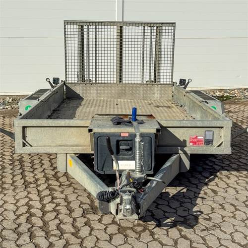 Nugent P3718 - Peräkärry: kuva Nugent P3718 - Peräkärry Nugent P3718 - Peräkärry: kuva Nugent P3718 - Peräkärry