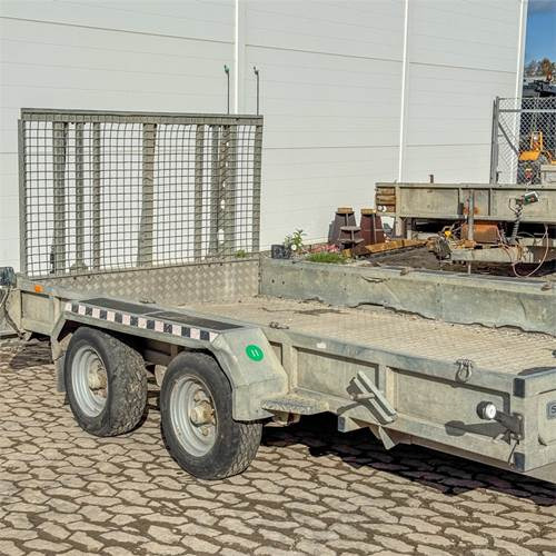 Nugent P3718 - Peräkärry: kuva Nugent P3718 - Peräkärry Nugent P3718 - Peräkärry: kuva Nugent P3718 - Peräkärry