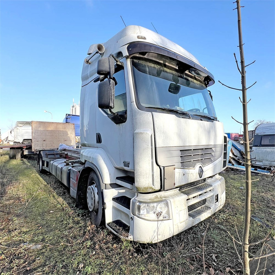 Renault 410 DXI Premimium - Kuorma-auto alusta: kuva Renault 410 DXI Premimium - Kuorma-auto alusta Renault 410 DXI Premimium - Kuorma-auto alusta: kuva Renault 410 DXI Premimium - Kuorma-auto alusta