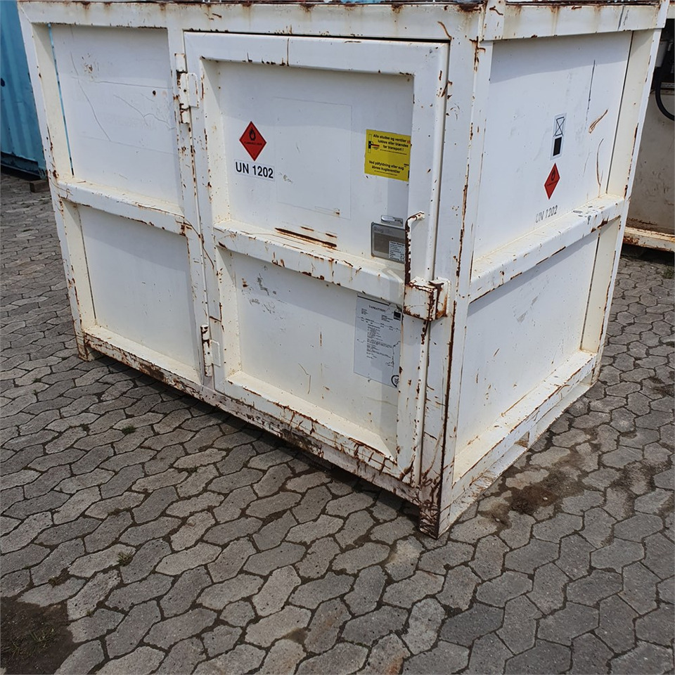 Roug A/S 2000 liter - Varastosäiliö: kuva Roug A/S 2000 liter - Varastosäiliö Roug A/S 2000 liter - Varastosäiliö: kuva Roug A/S 2000 liter - Varastosäiliö