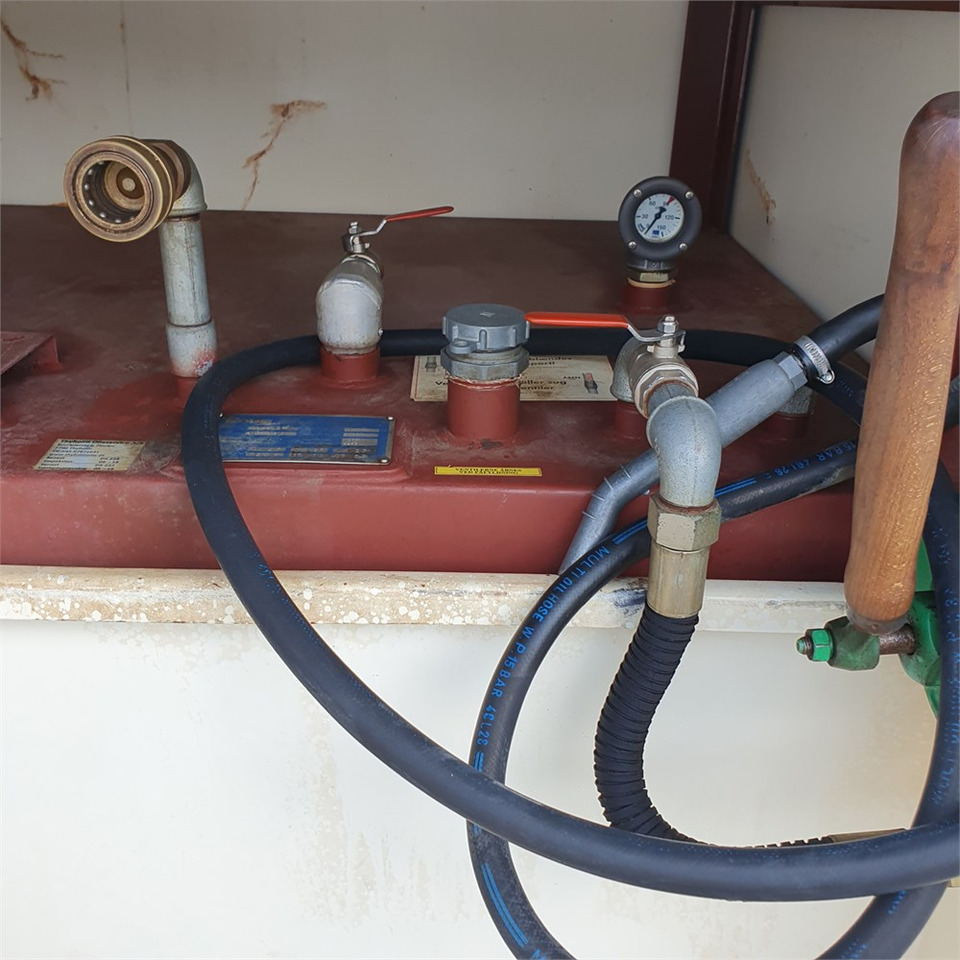 Roug A/S 2000 liter - Varastosäiliö: kuva Roug A/S 2000 liter - Varastosäiliö Roug A/S 2000 liter - Varastosäiliö: kuva Roug A/S 2000 liter - Varastosäiliö