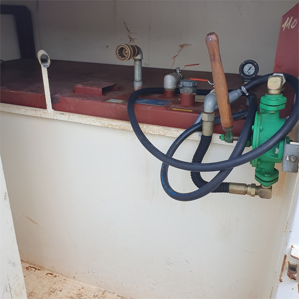 Roug A/S 2000 liter - Varastosäiliö: kuva Roug A/S 2000 liter - Varastosäiliö Roug A/S 2000 liter - Varastosäiliö: kuva Roug A/S 2000 liter - Varastosäiliö