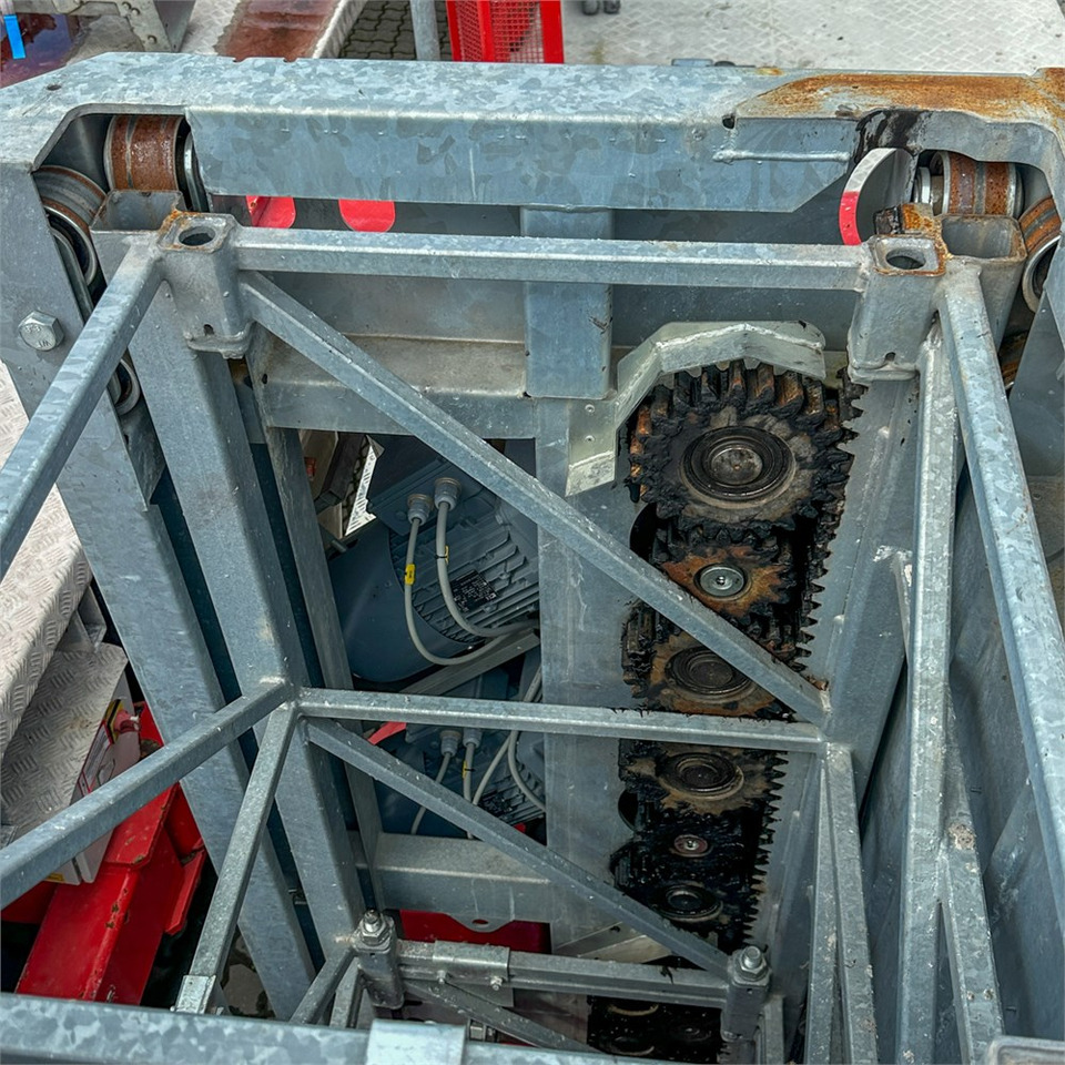 Henkilönostin Scanclimber SC 8000: kuva Henkilönostin Scanclimber SC 8000 Henkilönostin Scanclimber SC 8000: kuva Henkilönostin Scanclimber SC 8000