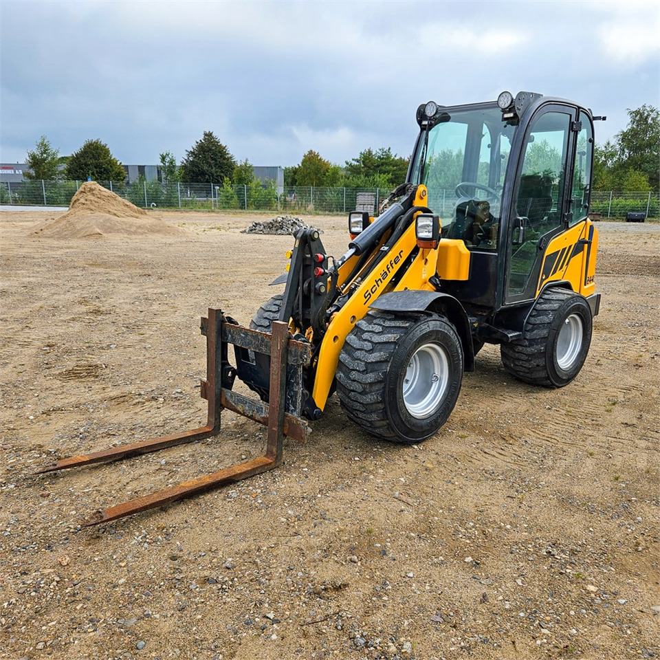 Schaeff 2445 - Pyöräkuormaaja: kuva Schaeff 2445 - Pyöräkuormaaja Schaeff 2445 - Pyöräkuormaaja: kuva Schaeff 2445 - Pyöräkuormaaja