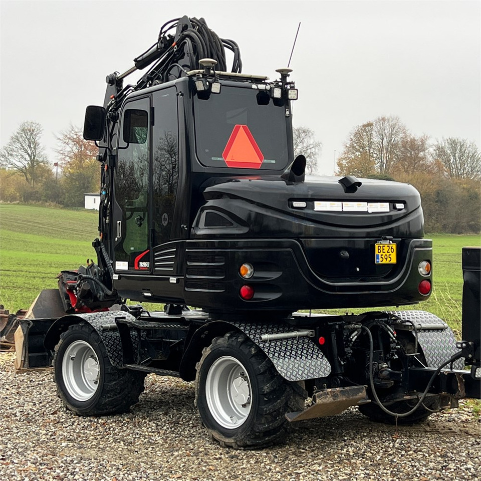 Takeuchi TB295 W - Pyöräalustainen kaivinkone: kuva Takeuchi TB295 W - Pyöräalustainen kaivinkone Takeuchi TB295 W - Pyöräalustainen kaivinkone: kuva Takeuchi TB295 W - Pyöräalustainen kaivinkone