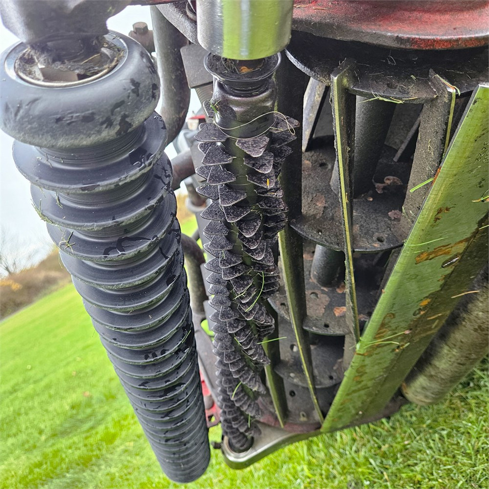 Ruohonleikkuri Toro Realmaster 5510: kuva Ruohonleikkuri Toro Realmaster 5510 Ruohonleikkuri Toro Realmaster 5510: kuva Ruohonleikkuri Toro Realmaster 5510