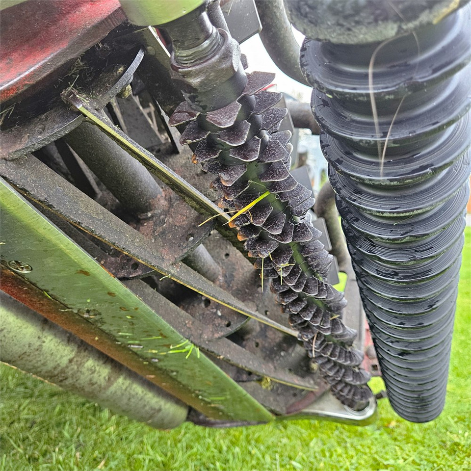 Ruohonleikkuri Toro Realmaster 5510: kuva Ruohonleikkuri Toro Realmaster 5510 Ruohonleikkuri Toro Realmaster 5510: kuva Ruohonleikkuri Toro Realmaster 5510