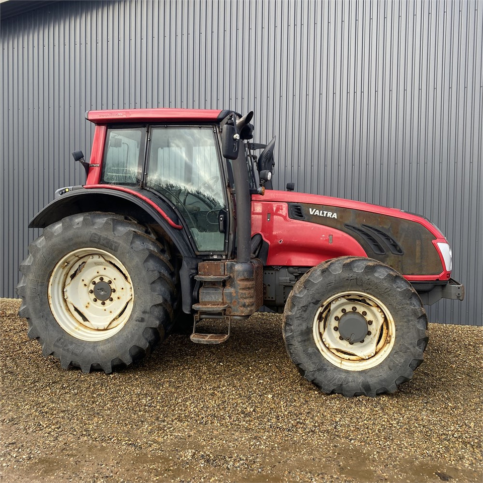 Valtra T 153 - Traktori: kuva Valtra T 153 - Traktori Valtra T 153 - Traktori: kuva Valtra T 153 - Traktori