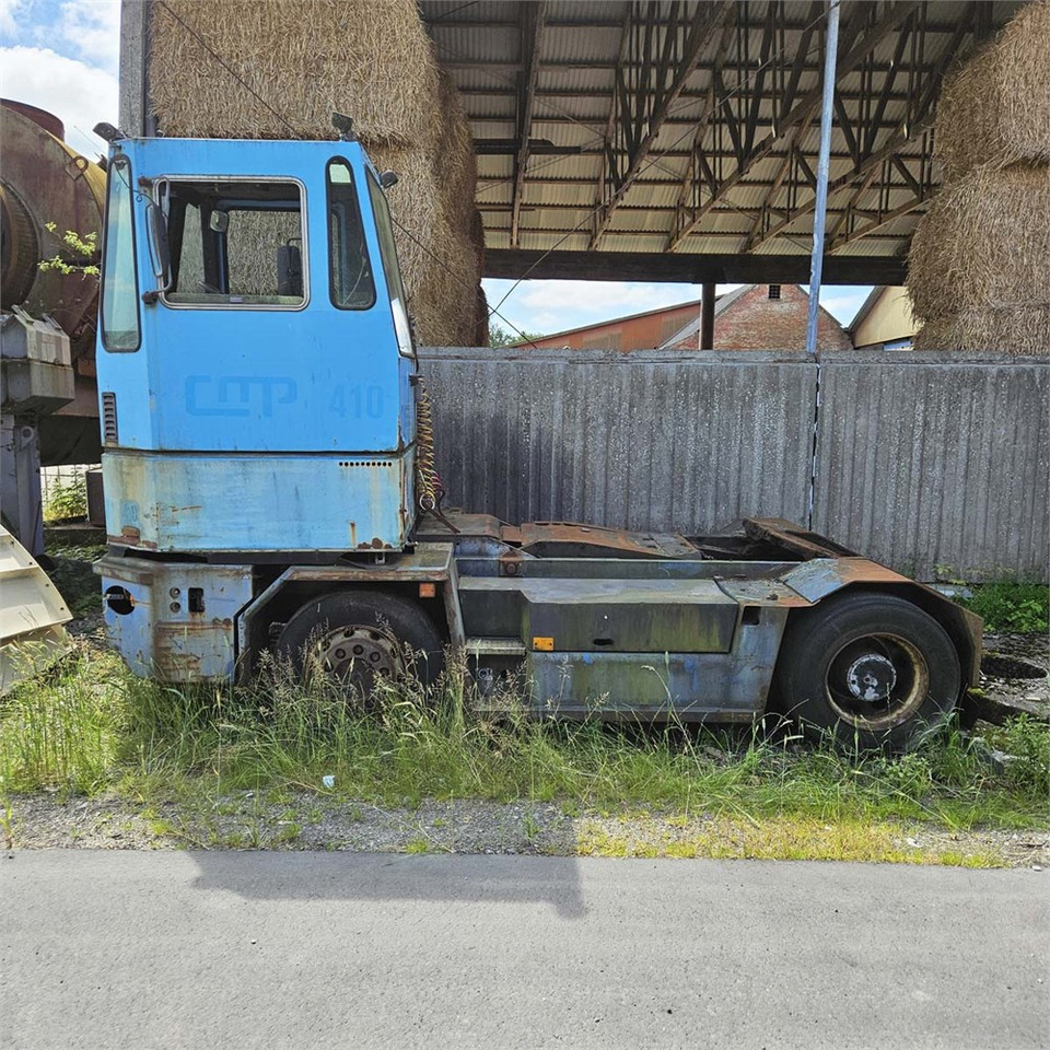 Sisu TRX 181 - Vetopöytäauto: kuva Sisu TRX 181 - Vetopöytäauto Sisu TRX 181 - Vetopöytäauto: kuva Sisu TRX 181 - Vetopöytäauto