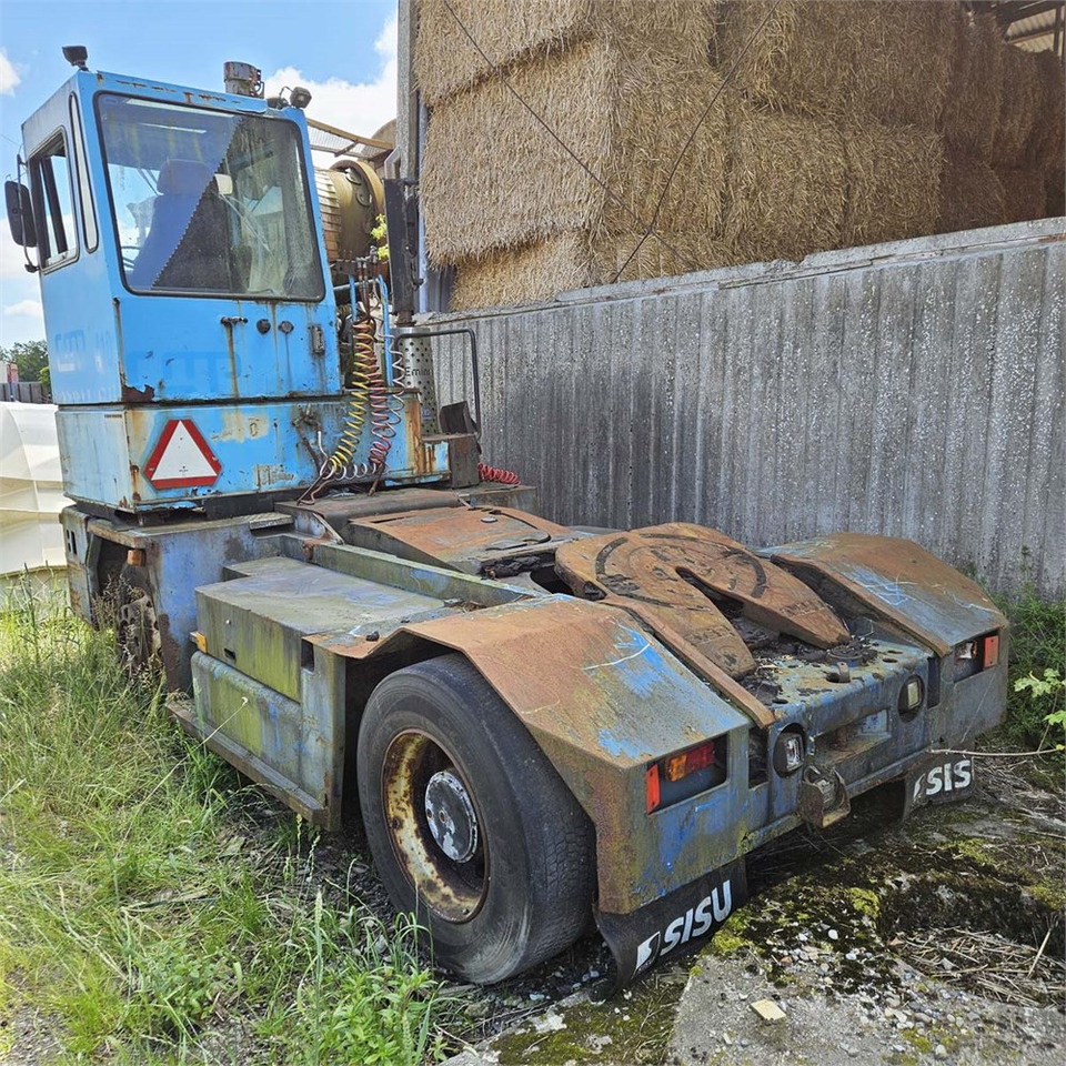 Sisu TRX 181 - Vetopöytäauto: kuva Sisu TRX 181 - Vetopöytäauto Sisu TRX 181 - Vetopöytäauto: kuva Sisu TRX 181 - Vetopöytäauto