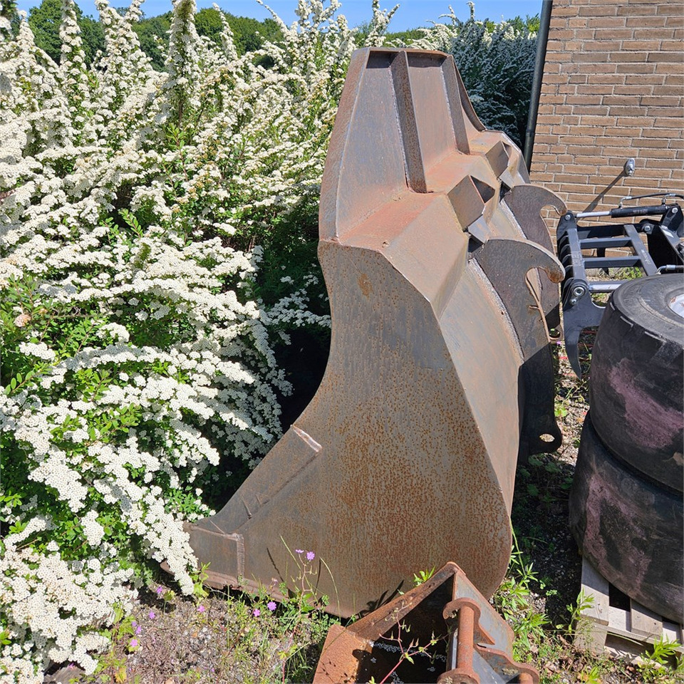 Volvo 44001 - Kuormaajan kauha - Rakennuskoneet: kuva Volvo 44001 - Kuormaajan kauha - Rakennuskoneet Volvo 44001 - Kuormaajan kauha - Rakennuskoneet: kuva Volvo 44001 - Kuormaajan kauha - Rakennuskoneet