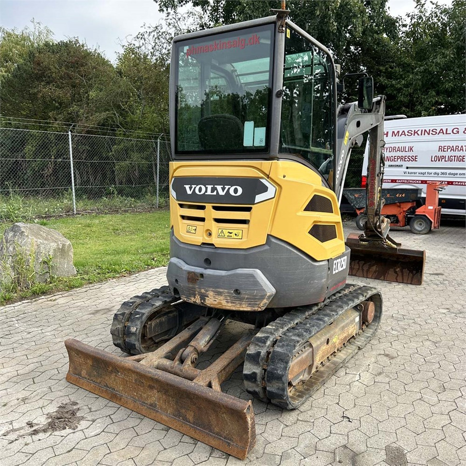 Volvo ECR25 D - Minikuormaaja: kuva Volvo ECR25 D - Minikuormaaja Volvo ECR25 D - Minikuormaaja: kuva Volvo ECR25 D - Minikuormaaja
