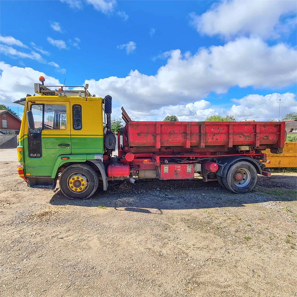 Volvo FL612 - Kuorma-auto - vaijerivaihtolava: kuva Volvo FL612 - Kuorma-auto - vaijerivaihtolava Volvo FL612 - Kuorma-auto - vaijerivaihtolava: kuva Volvo FL612 - Kuorma-auto - vaijerivaihtolava