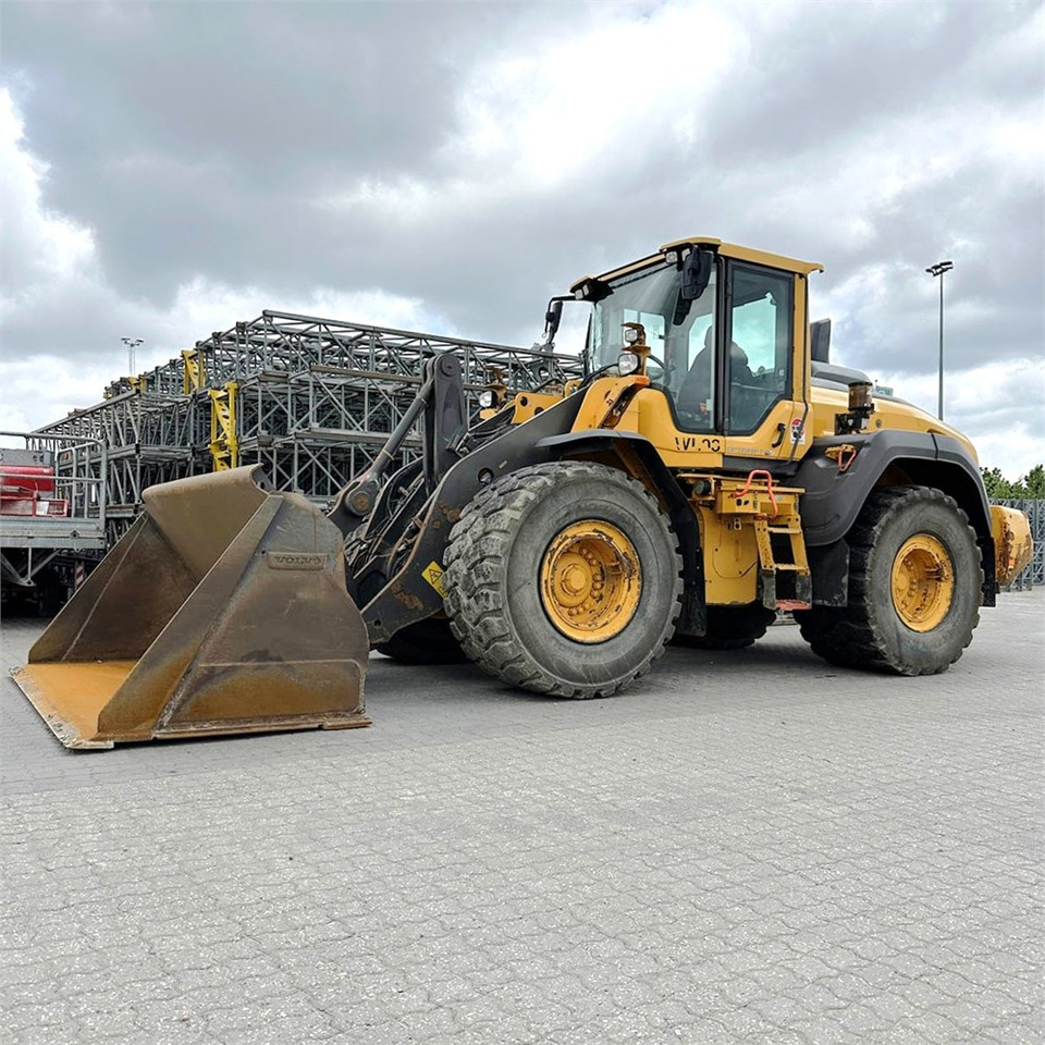 Volvo L120 H - Pyöräkuormaaja: kuva Volvo L120 H - Pyöräkuormaaja Volvo L120 H - Pyöräkuormaaja: kuva Volvo L120 H - Pyöräkuormaaja