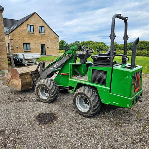 Volvo ZL302C - Pyöräkuormaaja: kuva Volvo ZL302C - Pyöräkuormaaja Volvo ZL302C - Pyöräkuormaaja: kuva Volvo ZL302C - Pyöräkuormaaja