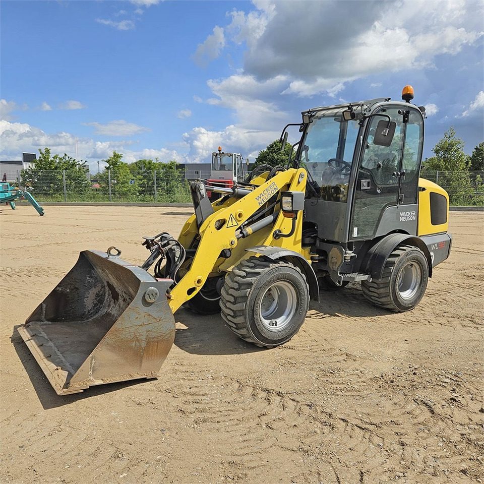 Wacker Neuson WL 32/RL30 - Pyöräkuormaaja: kuva Wacker Neuson WL 32/RL30 - Pyöräkuormaaja Wacker Neuson WL 32/RL30 - Pyöräkuormaaja: kuva Wacker Neuson WL 32/RL30 - Pyöräkuormaaja