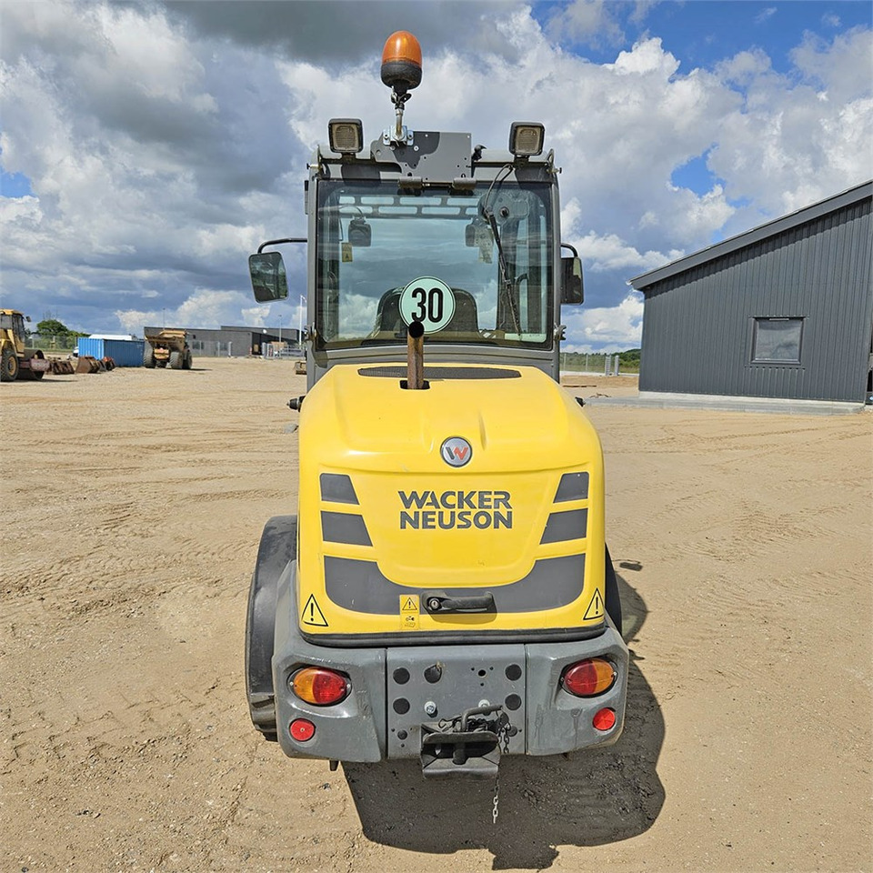 Wacker Neuson WL 32/RL30 - Pyöräkuormaaja: kuva Wacker Neuson WL 32/RL30 - Pyöräkuormaaja Wacker Neuson WL 32/RL30 - Pyöräkuormaaja: kuva Wacker Neuson WL 32/RL30 - Pyöräkuormaaja