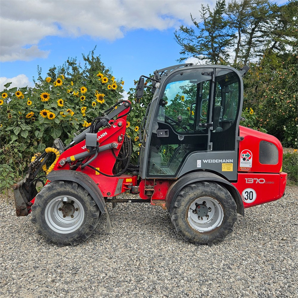 Weidemann 1370 CX50 - Liukuohjattu kuormaaja: kuva Weidemann 1370 CX50 - Liukuohjattu kuormaaja Weidemann 1370 CX50 - Liukuohjattu kuormaaja: kuva Weidemann 1370 CX50 - Liukuohjattu kuormaaja