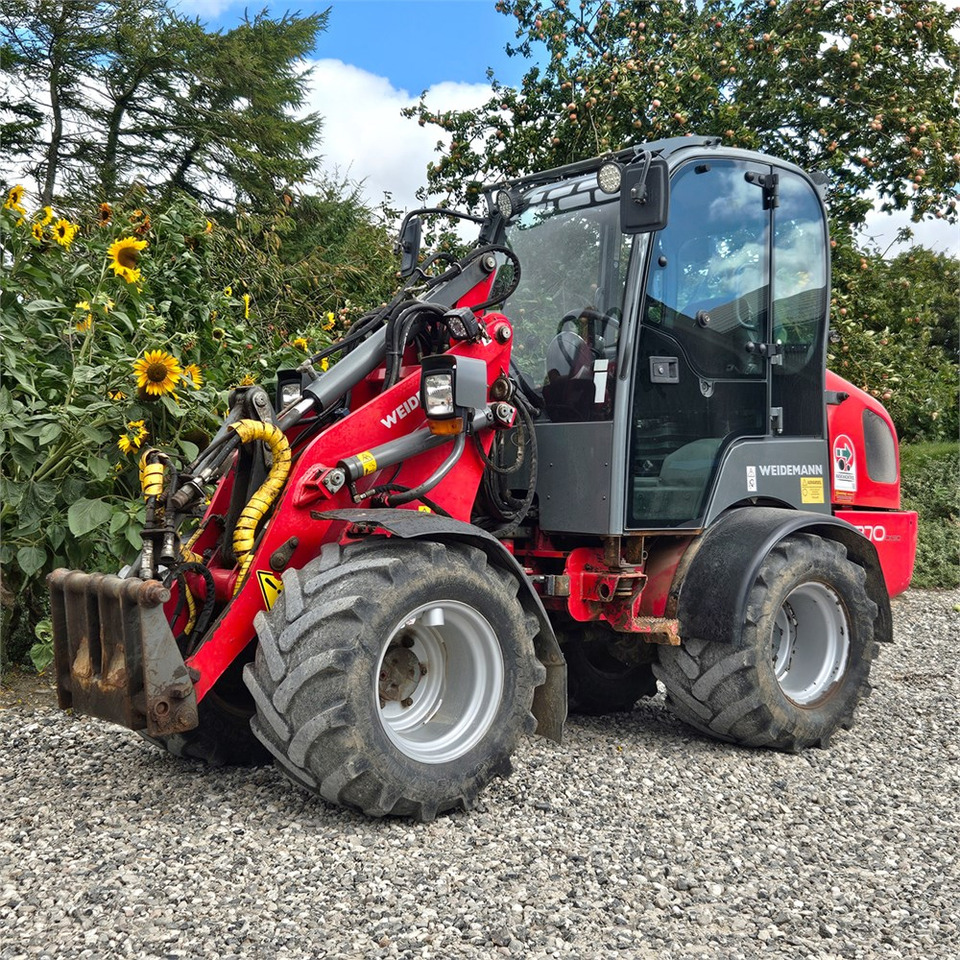 Weidemann 1370 CX50 - Liukuohjattu kuormaaja: kuva Weidemann 1370 CX50 - Liukuohjattu kuormaaja Weidemann 1370 CX50 - Liukuohjattu kuormaaja: kuva Weidemann 1370 CX50 - Liukuohjattu kuormaaja