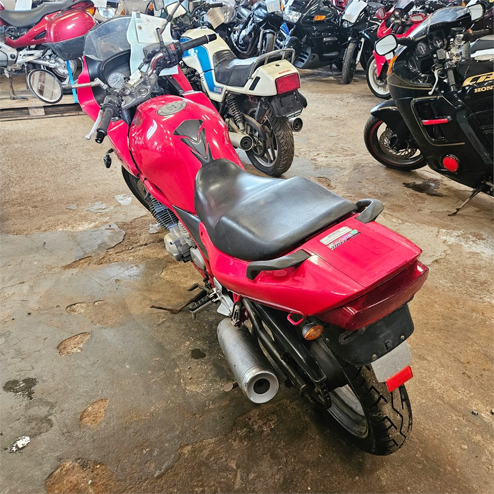 Yamaha XJ600 Diversion - Moottoripyörä: kuva Yamaha XJ600 Diversion - Moottoripyörä Yamaha XJ600 Diversion - Moottoripyörä: kuva Yamaha XJ600 Diversion - Moottoripyörä