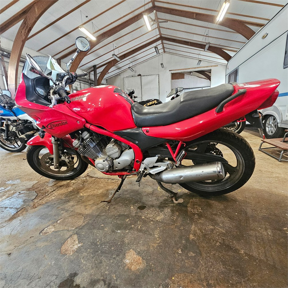 Yamaha XJ600 Diversion - Moottoripyörä: kuva Yamaha XJ600 Diversion - Moottoripyörä Yamaha XJ600 Diversion - Moottoripyörä: kuva Yamaha XJ600 Diversion - Moottoripyörä