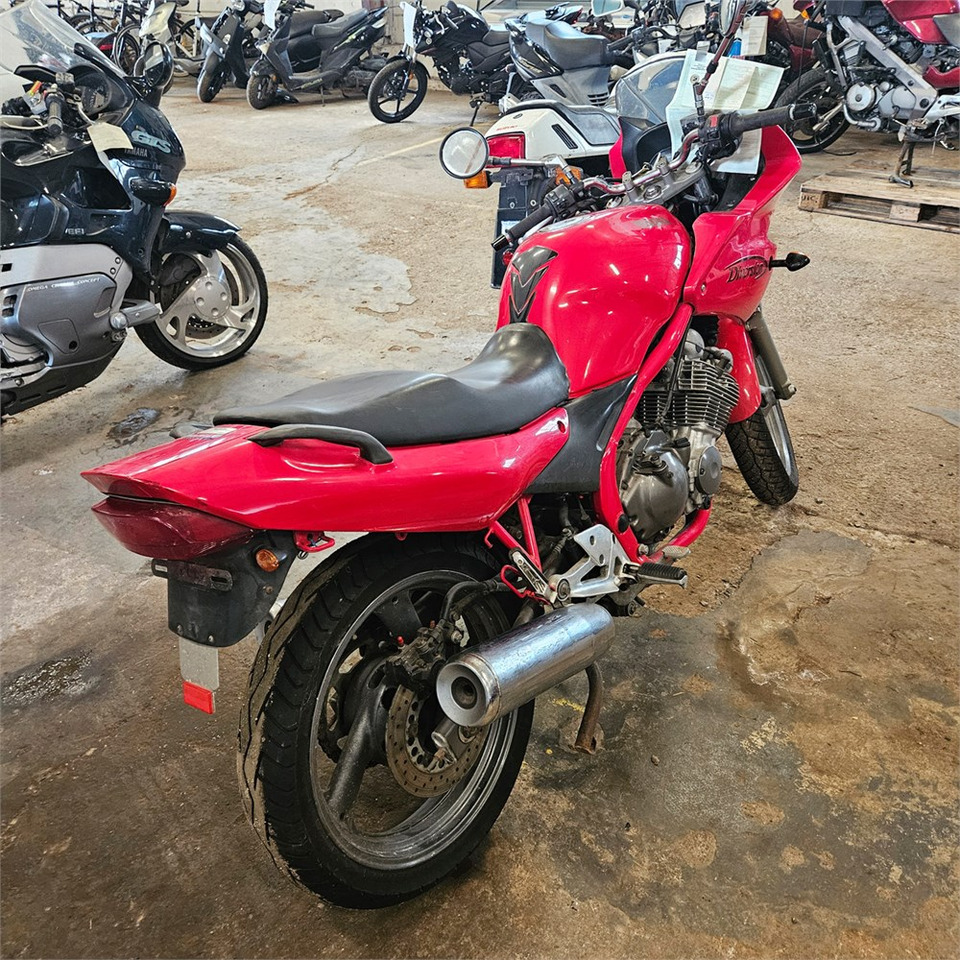 Yamaha XJ600 Diversion - Moottoripyörä: kuva Yamaha XJ600 Diversion - Moottoripyörä Yamaha XJ600 Diversion - Moottoripyörä: kuva Yamaha XJ600 Diversion - Moottoripyörä