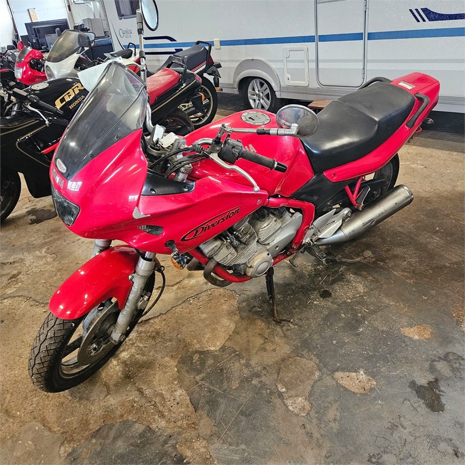 Yamaha XJ600 Diversion - Moottoripyörä: kuva Yamaha XJ600 Diversion - Moottoripyörä Yamaha XJ600 Diversion - Moottoripyörä: kuva Yamaha XJ600 Diversion - Moottoripyörä