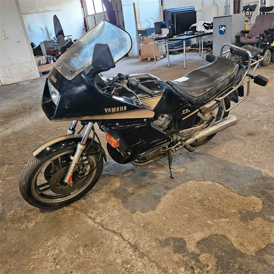 Yamaha XZ550 - Moottoripyörä: kuva Yamaha XZ550 - Moottoripyörä Yamaha XZ550 - Moottoripyörä: kuva Yamaha XZ550 - Moottoripyörä